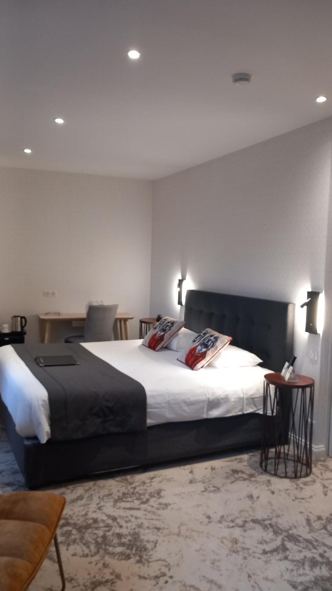 Logis Hotel & Restaurant - Les Hauts De Montreuil Montreuil  Kültér fotó
